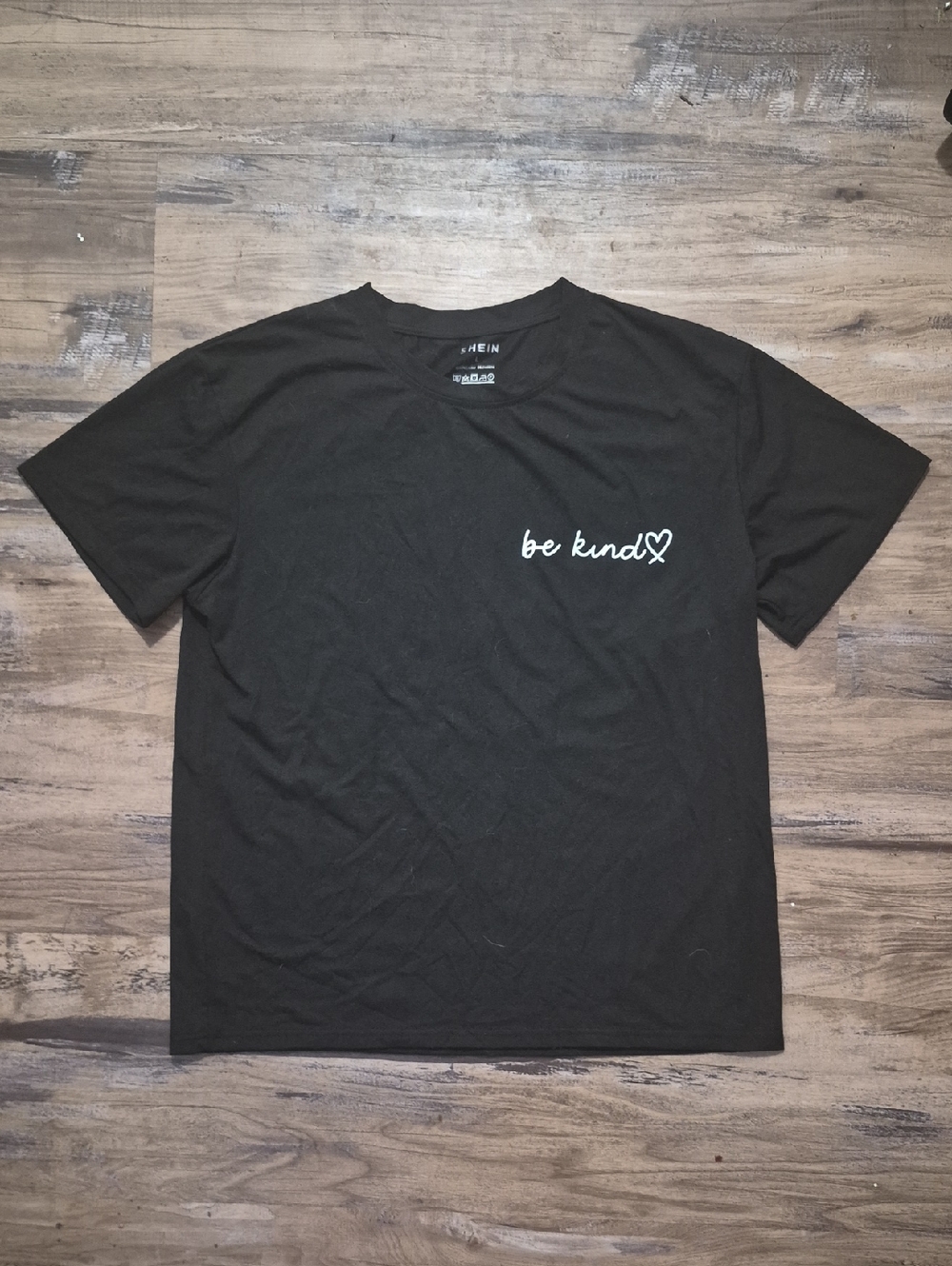 EUC Shein Graphiv Short Sleeve Tee Shirt. "Be Kind" Women's Size Large.